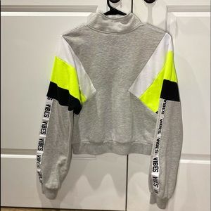 Multicolored mock-neck pullover